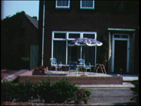 11840BB02401 Een film met beelden van Koninginnedag 1976, waaronder de optocht, en een zomers verblijf op de Veluwe., ...