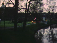 13249BB00694 Beelden van Zwolle met opname's van het Verzetstrijderspark, het Kerkbruggetje, de Dodenherdenking, ...