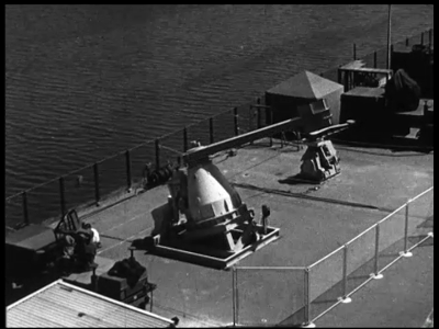 4359BB05732 De film toont onder andere het transport van de eerste radarinstallatie van Schiphol vanaf de fabriek van ...