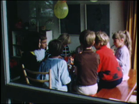 443BB06767 Privéfilm van de familie Staal met beelden van kinderen aan het bootjevaren op het kleigat te Hengelo, een ...