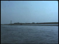 6709BB07165 Een bedrijfsfilm van kunststofproducent Wavin uit Hardenberg, rondom het transport over water van buizen, ...