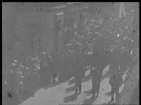9473BB02163 Een film van de Heemaf met beelden van een palmpasenoptocht onder begeleiding van een muziekkorps met onder ...