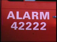 9970BB00418 Film rond het uitrukken van de Almelose brandweer bij het afgaan van het alarm.