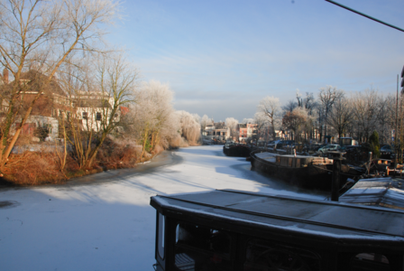 21 DBUITERWIJK-000135 Woonboten aan de stadsgracht -Groot Wezenland, 2009-01-09