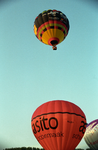 4004 FDUITERWIJK-002298 luchtballonnen in park de Weezenlanden, 2000-05-27