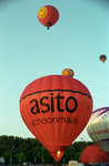 4007 FDUITERWIJK-002301 luchtballonnen in park de Weezenlanden, 2000-05-27