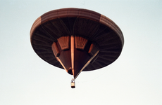 4011 FDUITERWIJK-002305 luchtballonnen in park de Weezenlanden, 2000-05-27