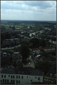 1302 DIA022317 Foto vanaf de Peperbus 1981. op de voorgrond de Eekwal, daarachter Emmawijk, Willemskade en Veerrallee, ...