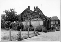 2205 FD013155 Schoolstraat. Het pand op de achtergrond staat aan de Langenholterweg., 1973