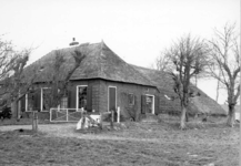 2232 FD013853 Steenboerweg 3: boerderij de Brink , uit het zuidoosten., 1976