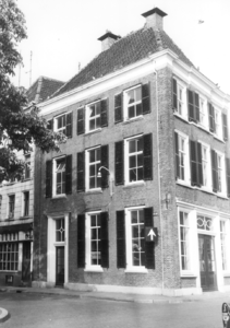 2438 FD001796 De Buitenkant hoek Nieuwstraat in 1972., 1972-00-00