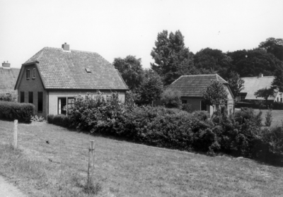 2497 FD003142 Boerderij met bijgebouwen in het buurschap Haarst aan de Doornweg., 1986-00-00