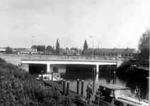 2813 FD013212 Schuttevaerkade met de zogenaamde Mesthoop- of Petroleumbrug naar Friese Wal. , 1974