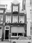 4035 FD014631 Thorbeckegracht 61: klokgevel met ornamenten. , 1972
