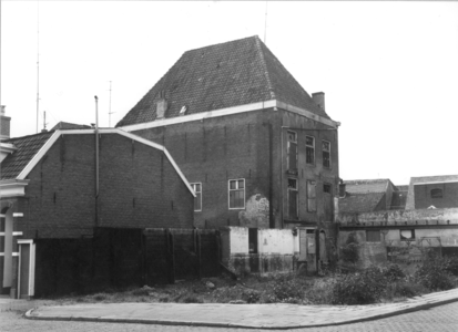 4051 FD000608 Sanering op het Assiesplein. Het eertijds pakhuis is inmiddels gerestaureerd, 1972-00-00