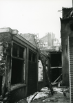 4679 FD001278 Uitgebrande woning aan de Bloemendalstraat gezien vanuit de Goudsteeg. De brand vond plaats op 7 januari ...