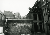 4684 FD001283 Uitgebrande panden aan de Bloemendalstraat, gezien vanuit de Praubstraat, na de brand van 7 januari 1979. ...