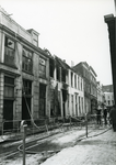4689 FD001288 Drie uitgebrande woningen aan de Bloemendalstraat in het centrum van Zwolle. De brand vond plaats op 7 ...