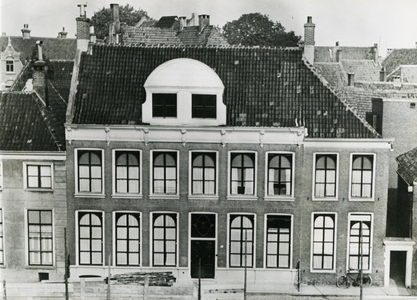 4701 FD001303 Het woonhuis van de dichter Rhijnvis Feith (1753-1824) in de Bloemendalstraat in het centrum van de stad. ...