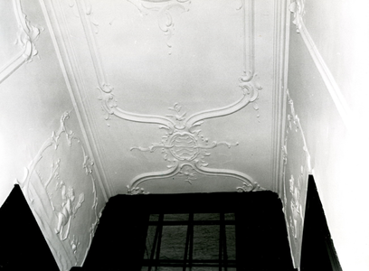 4708 FD001311 Stucwerk in het voormalige woonhuis van de dichter Rhijnvis Feith (1753-1824) in de Bloemendalstraat in ...