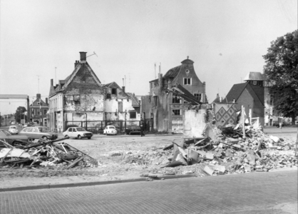 5207 FD000040 Stadssanering voor de bouw van het nieuwe winkelcentrum, 1972. Sloop panden aan de Vispoortenplas hoek ...