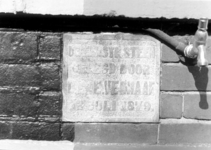 5740 FD014165A Ter Pelkwijkpark 9: De eerste steen gelegd door L. en E. Verhaaf 12 juli 1879., 1992