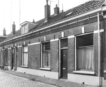 5810 FD000092 Akkerstraat 4-6-8 in 1968.De Akkerstraat lag in de Bollebieste (Dieze-west) en vormde tot ca 1970 de ...