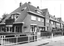 5840 FD000774 Woningen aan de Bagijnesingel in de wijk Diezerpoort, in 1932 gebouwd op een terrein van de heer ...