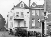 6310 FD014183-01 Ter Pelkwijkstraat 1, met achterzijde huizen Gasthuisplein 31 (hoek), daarna 27 en 25., 1972