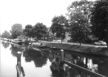 6398 FD000126 Almelose Kanaal met woonschepen, vanaf de Schoenkuipenbrug uit het noordwesten gezien., 1970-00-00