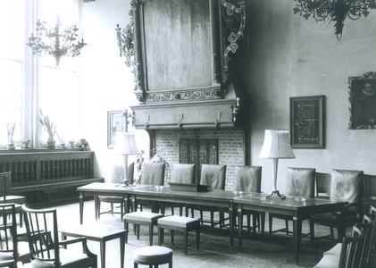 6822 FD012803 Interieur van de Schepenzaal in het stadhuis van Zwolle, ingericht voor huwelijksvoltrekking zonder ...