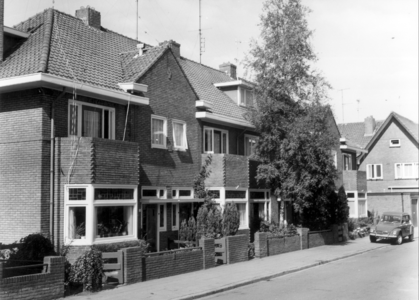 7542 FD000177 Anna Paulownastraat 3 tm 9 met lintkabel voor de TV-signalen, 1973, 1973-00-00