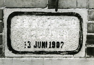 7635 FD001498 Eerste steen gelegd op 13 juni 1907 van de boerderij op nummer 12 of 14., 1975-00-00