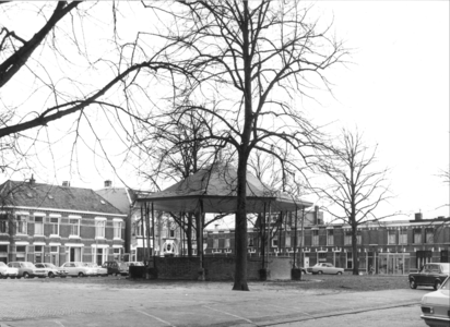 9338 FD000315 Assendorperplein muziektent midden op het plein, 1974, 1974-00-00