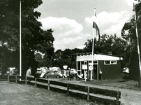 9535 FD005384-36 Camping Agnietenplas in 1969 ingangshek met vlag en bord maximum snelheid 15 km.