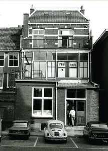 9633 FD010639 Ossenmarkt oostzijde: achterkant huizen Luttekestraat., 1972