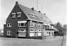 9870 FD015032 Veemarkt 34: café Brabant op de hoek van de Grote Voort. , 1973
