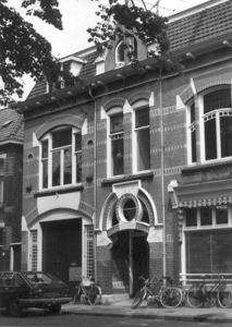 9888 FD000321 Assendorperplein 19a anno 1904 in de ingang.Assendorperplein 17-19 ontworpen 1904 door architect G.G. ...