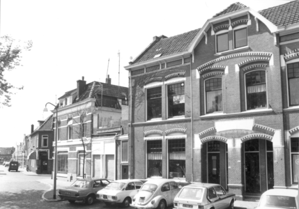 9889 FD000322-01 Assendorperplein 10-12 zuidzijde gezien naar de Groenestraat. Assendorperplein nrs 2-12 ontworpen 1906 ...