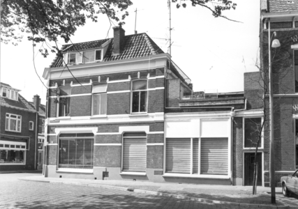 9890 FD000322-02 Assendorperplein 14 zuidzijde gezien naar de Groenestraat?hoek Coetsstraat?, 1977-00-00