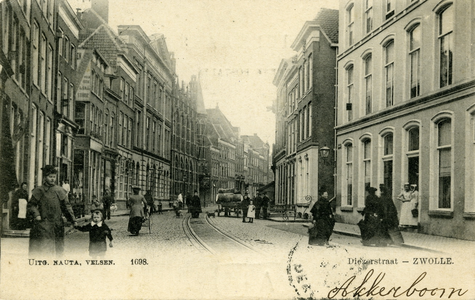 1003 PBKR6596 De Diezerstraat met rails van de paardentram. Links zicht op het Provinciehuis, Diezerstraat 80. De foto ...