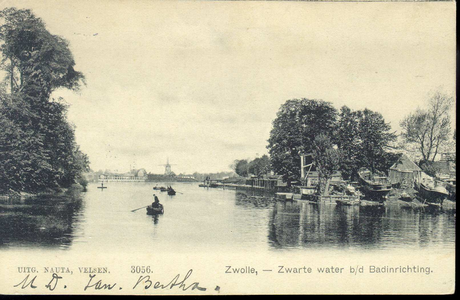 1326 PBKR4360 Zwartewater, op de achtergrond links de witte hekken van de Badinrichting (BZZ) aan de Katerdijk, ca. ...