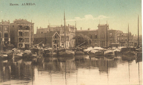 1604 PBKR5534 Almelo, haven met binnenvaartschepen, 1910. Op tweede pakhuis van links opschrift D. Polak ., 1910-00-00
