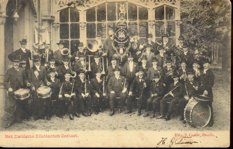 1947 PBKR4441 Het Zwolse Dilettanten orkest, vermoedelijk in de tuin van de Buitensocieteit aan de Westerlaan, ca. ...