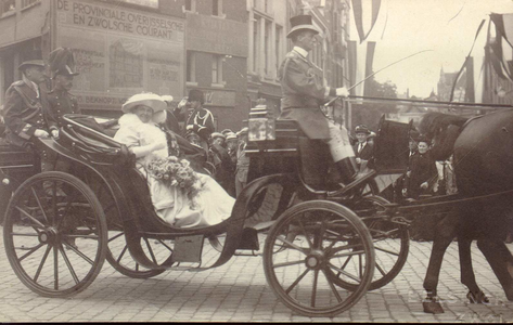1977 PBKR4474 Koninklijk Bezoek Zwolle 27-30 mei 1921. Rijtuig met Koningin Wilhelmina en Prins Hendrik op de Grote ...