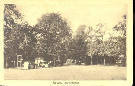 201 PBKR3609 Vanuit het stationsgebouw trokken de meeste reizigers naar de binnenstad, ca. 1922. Daardoor was de ...