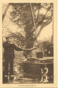 2019 PBKR5591 Boer aan het midwinterhoornblazen boven een waterput, ca 1935., 1935-00-00