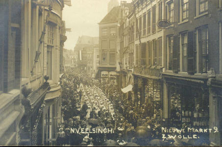2184 PBKR4504 Diezerstraat gezien vanaf de eerste verdieping van Diezerstraat 20 (?) in de richting van de Grote Markt, ...