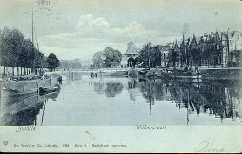 221 PBKR4164 Willemsvaart en Emmawijk met Keersluisbrug en twee molens gezien naar het noorden. Enkele afgemeerde ...