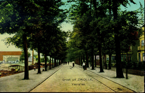 2364 PBKR3966 Veerallee naar het zuidwesten gezien met tramrails en wandelaars in de mode van 1910., 1910-00-00